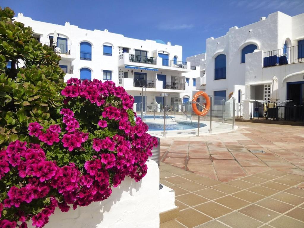 28 Mikonos Playa In Puerto De La Duquesa 2 Bed 2 Bath Apartment Ideally Located To The Beach & Marina Castillo de Sabinillas المظهر الخارجي الصورة