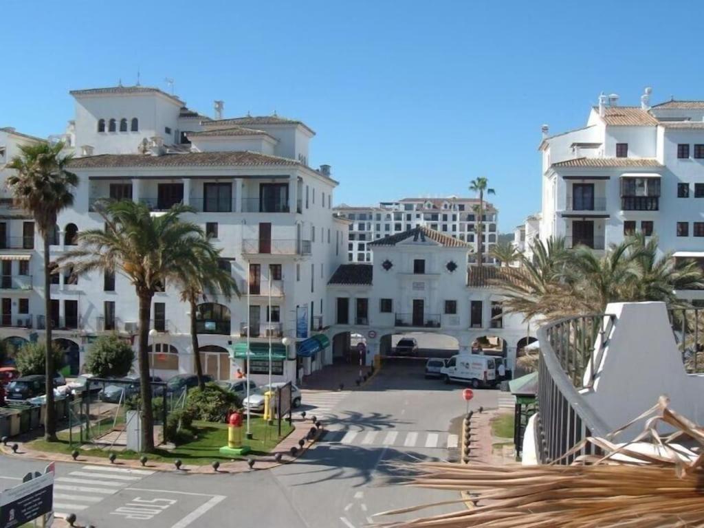 28 Mikonos Playa In Puerto De La Duquesa 2 Bed 2 Bath Apartment Ideally Located To The Beach & Marina Castillo de Sabinillas المظهر الخارجي الصورة