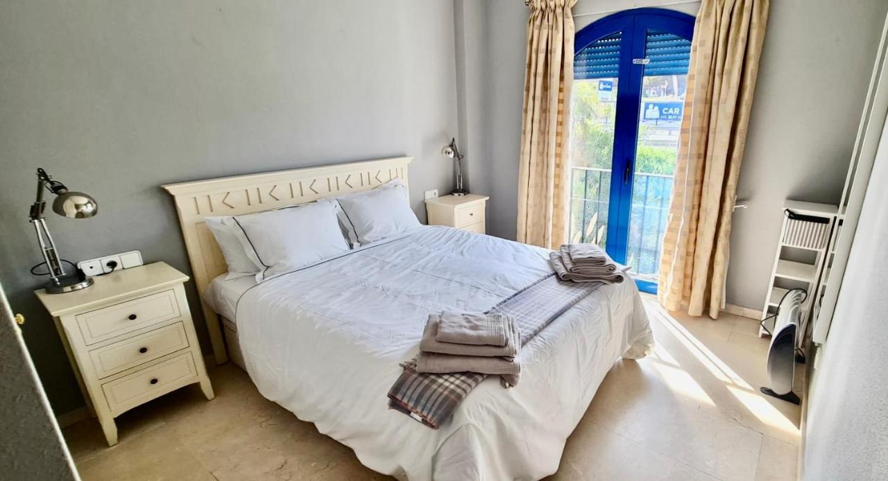 28 Mikonos Playa In Puerto De La Duquesa 2 Bed 2 Bath Apartment Ideally Located To The Beach & Marina Castillo de Sabinillas المظهر الخارجي الصورة